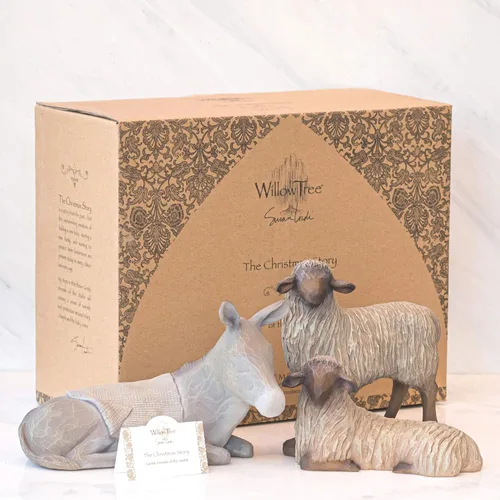 Vista 4 de Willow Tree Gentle Animals of The Stable for The Christmas Story, figuras esculpidas pintadas a mano, juego de 3 piezas