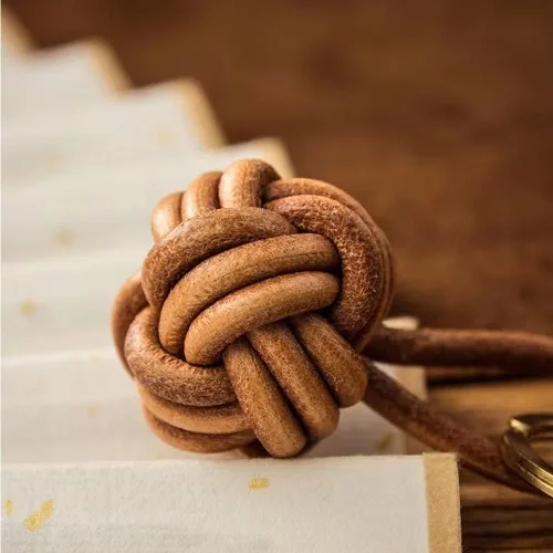 Vista 4 de Leather Tassel KeyChain Hand Woven ball Braided leather rope Fob Charm，Personalized Key Holder Charm Pendant，Brass key ring.
